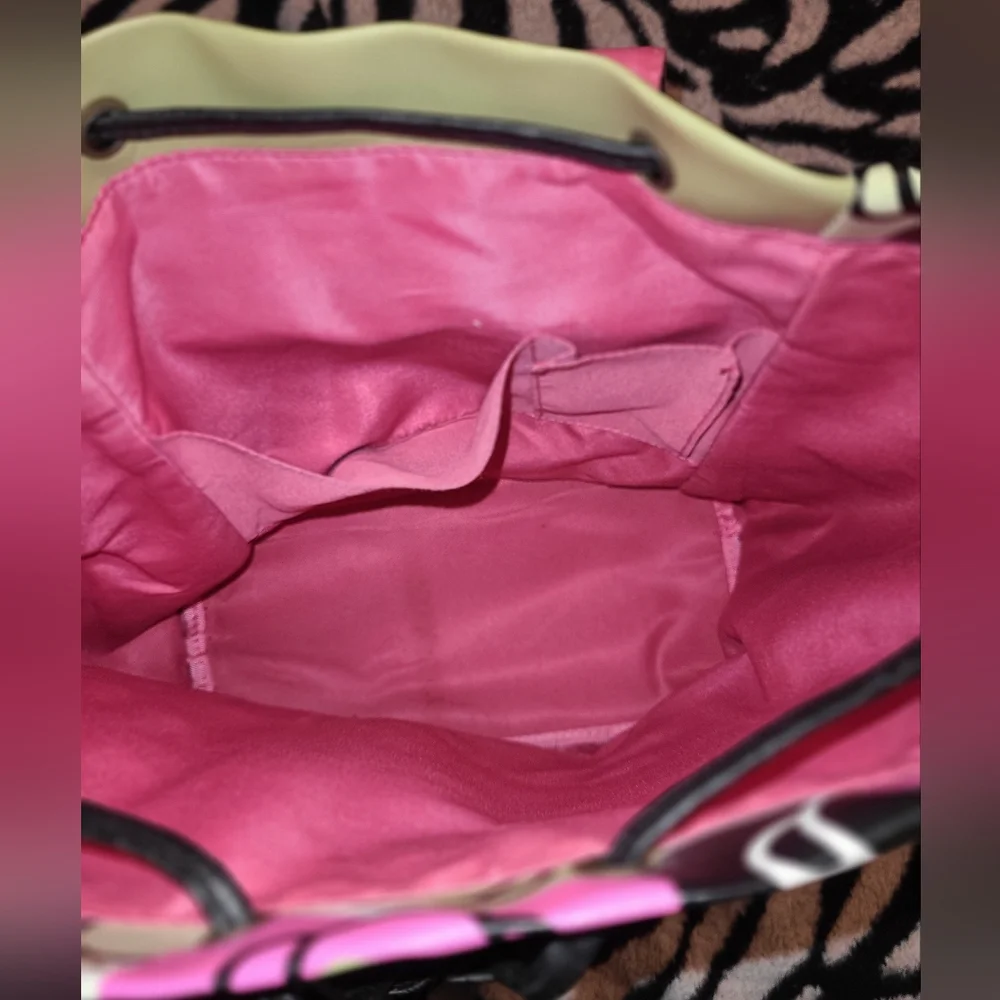 Backpack - Picture 3 of 7